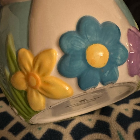 BLOSSOMS & BLOOMS CERAMIC LIDDED EASTER EGG
COOKIE JAR - Picture 9 of 13